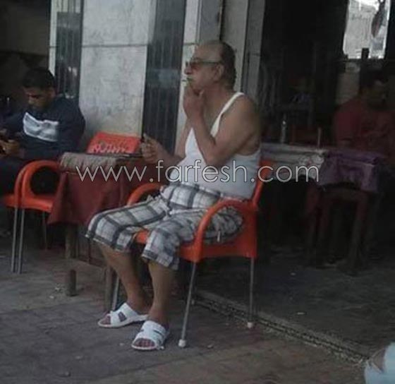 صور احمد راتب بالملابس الداخلية في مقهى شعبي: هل أصيب بالزهايمر؟ صورة رقم 1