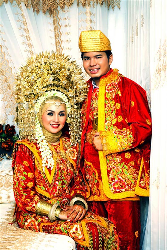 في 30 صورة.. هكذا تزين العروس يوم زفافها وفقا لثقافتها وتقاليدها صورة رقم 15