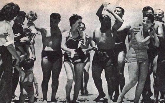  مصيف زمان: رجال يتحزمون كالراقصات ونساء يَلعَبْنَ الطاولة  صورة رقم 24