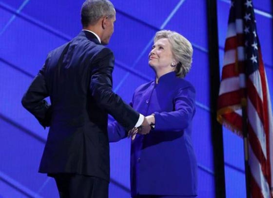 رومانسية ديمقراطية وعناق مثير للجدل بين هيلاري كلينتون واوباما صورة رقم 3
