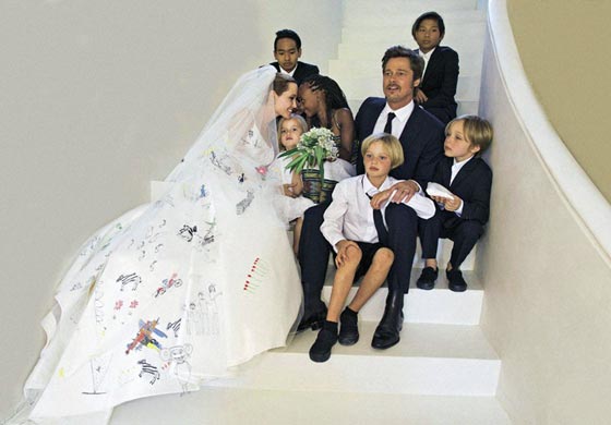  انجلينا جولي تطلب الطلاق من براد بيت: يسيء معاملة الاطفال ومدمن على الكحول والحشيش! صورة رقم 8