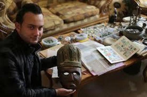  شاب غزي يمتلك كنزا من القطع الاثرية بعضها يعود الى قبل الميلاد صورة رقم 1