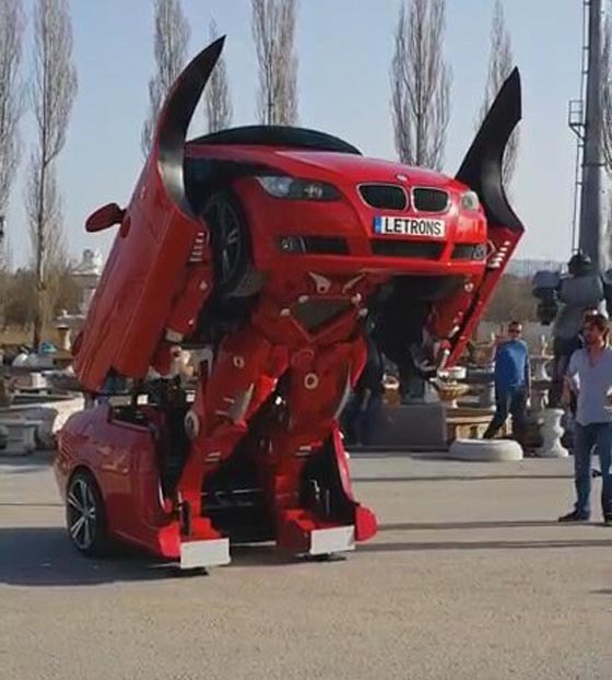 سيارة BMW تتحول إلى روبوت 