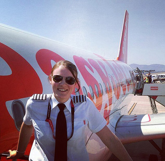 هذه اصغر قائدة طيران تجاري في العالم على الاطلاق وعمرها 26 عاما صورة رقم 5