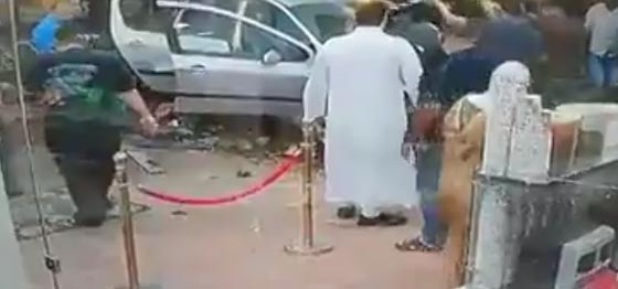 فيديو مثير.. نجاة اردنيين باعجوبة من حادث اقتحام سيارة محل تجاري صورة رقم 3