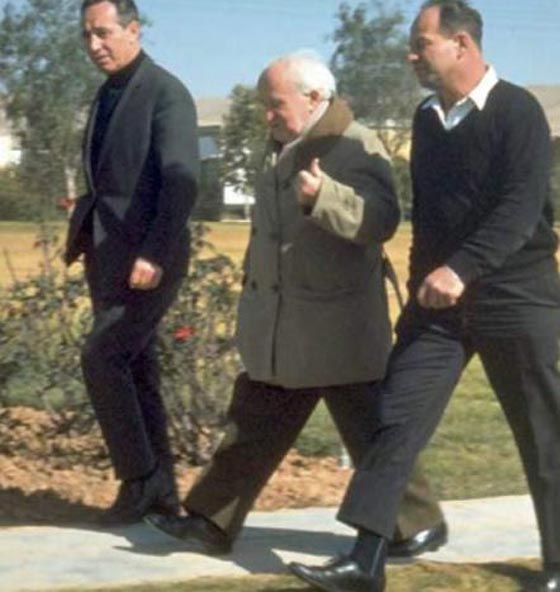 وفاة شمعون بيريس رئيس إسرائيل السابق عن عمر 93 عاما صورة رقم 6