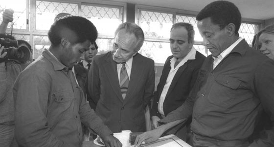 وفاة شمعون بيريس رئيس إسرائيل السابق عن عمر 93 عاما صورة رقم 12