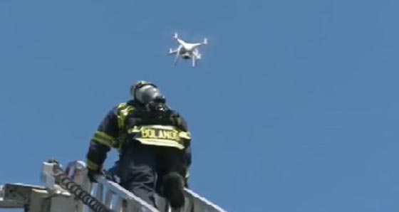 طائرة بدون طيار تحمل الاوزان وتنقذ العالقين وسط النيران.. فيديو صورة رقم 2