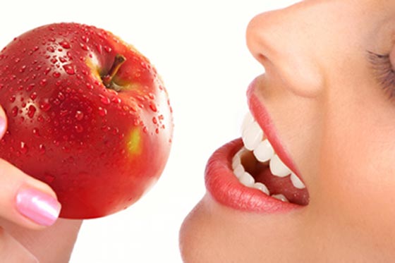 التفاح، الاناناس والجزر  تساعد على تنظيف وتبييض الأسنان صورة رقم 1