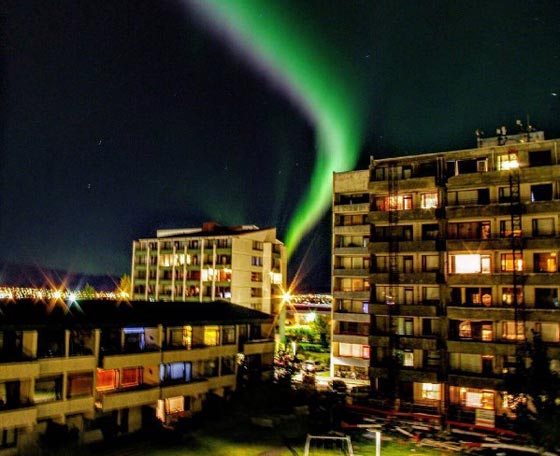 ساعة كاملة اضاء الشفق القطبي سماء ايسلندا واطفئت الشوارع صورة رقم 3