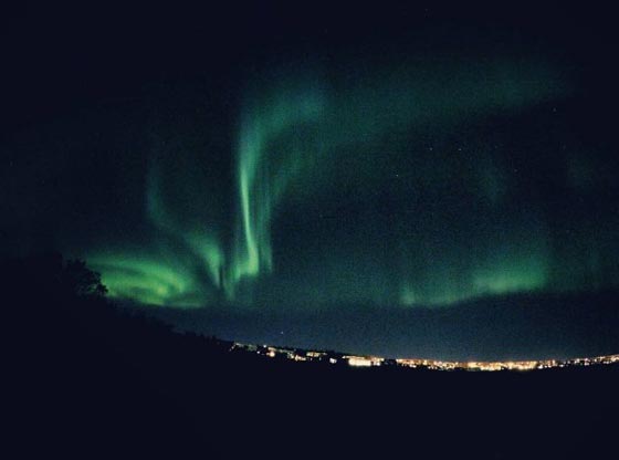 ساعة كاملة اضاء الشفق القطبي سماء ايسلندا واطفئت الشوارع صورة رقم 4