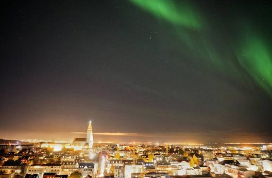 ساعة كاملة اضاء الشفق القطبي سماء ايسلندا واطفئت الشوارع صورة رقم 5