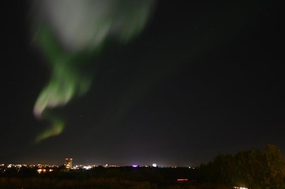 ساعة كاملة اضاء الشفق القطبي سماء ايسلندا واطفئت الشوارع صورة رقم 8