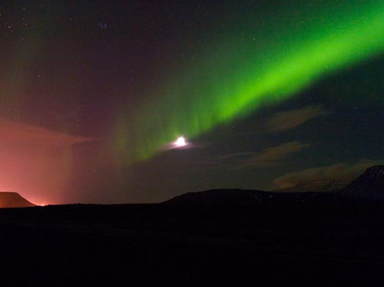 ساعة كاملة اضاء الشفق القطبي سماء ايسلندا واطفئت الشوارع صورة رقم 9