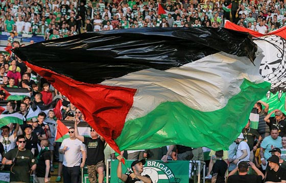 تغريم فريق سيلتيك على رفع الأعلام الفلسطينية خلال مباراة امام بئر السبع صورة رقم 1