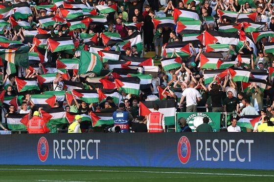 تغريم فريق سيلتيك على رفع الأعلام الفلسطينية خلال مباراة امام بئر السبع صورة رقم 7