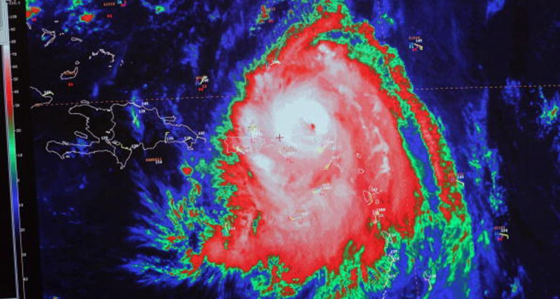 اعصار ماثيو يزداد قوة فوق الكاريبي وجامايكا تستعد لمواجهته صورة رقم 4