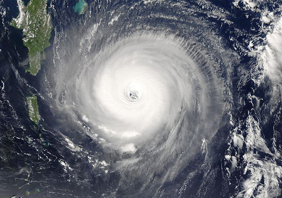 اعصار ماثيو يزداد قوة فوق الكاريبي وجامايكا تستعد لمواجهته صورة رقم 5