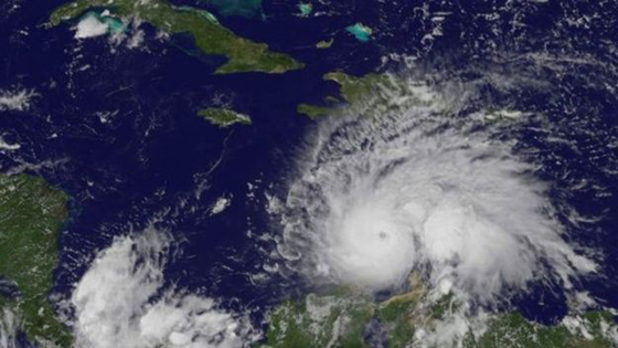 اعصار ماثيو يزداد قوة فوق الكاريبي وجامايكا تستعد لمواجهته صورة رقم 6
