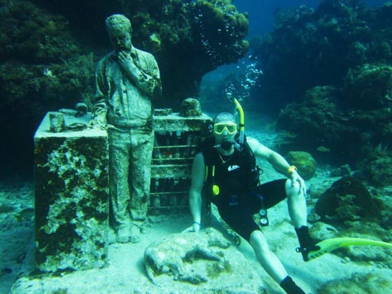 متحف غارق تحت الماء في كانكون يضم اكثر من 500 منحوتة!   صورة رقم 6