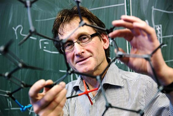 جائزة نوبل للكيمياء تمنح لـ3 علماء استطاعوا التحكم بحركة الجزيئات صورة رقم 5