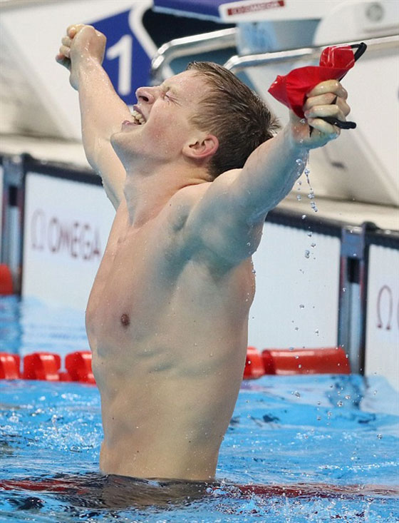 صور سباح أوليمبي حقق رقم قياسي في السباحة وبطولة الغوص ويخاف من المياه صورة رقم 2