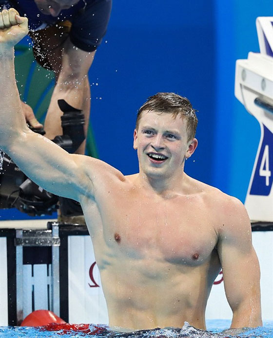 صور سباح أوليمبي حقق رقم قياسي في السباحة وبطولة الغوص ويخاف من المياه صورة رقم 3