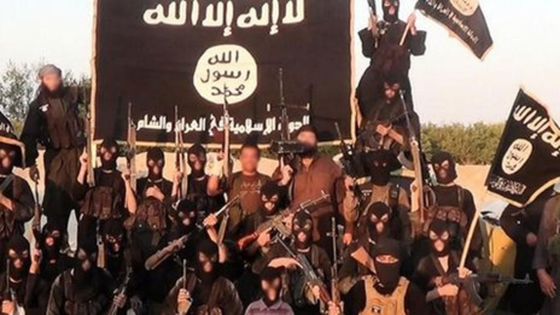 صور انفاق داعش قرب الموصل. تركوا الاسلحة والبيض المسلوق خلفهم صورة رقم 8