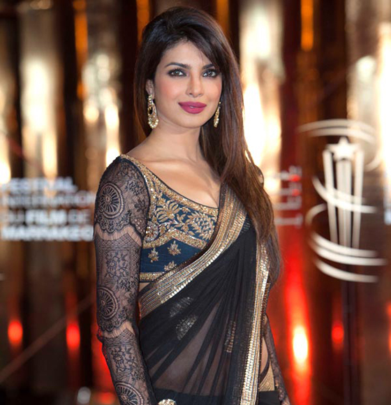  ممثلة هندية  تعتذر عن ارتدائها قميص يسيء لمشاعر اللاجئين! صورة رقم 3