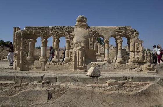 وزيرة الآثار الفلسطينية تكشف عن اكبر فسيفساء بالعالم في اريحا صورة رقم 7