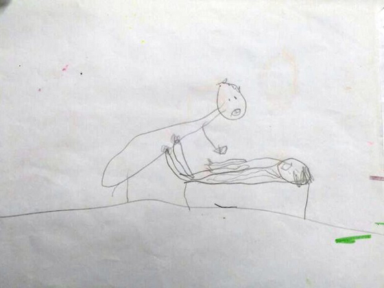 رسومات طفلة فضحت اعتداء كاهن عليها واغتصابها صورة رقم 2
