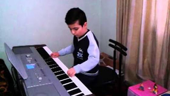 الطفل السوري نائل الطرابلسي معجزة أبهر الالمان بعزفه على البيانو صورة رقم 7