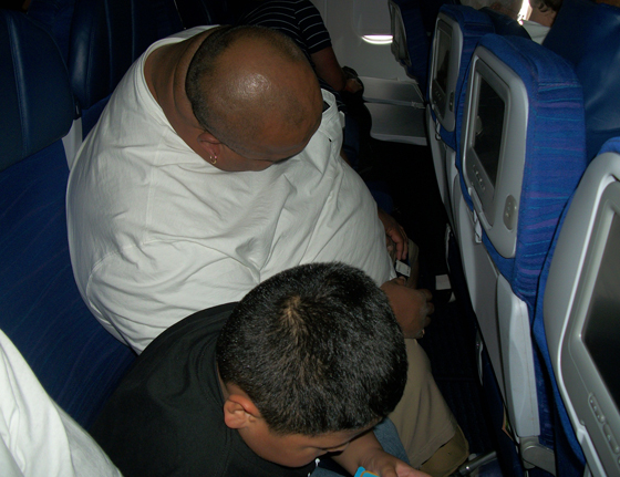  شركة طيران تربح دعوى لـ وزن المسافرين البدناء قبل صعودهم للطائرة! صورة رقم 2