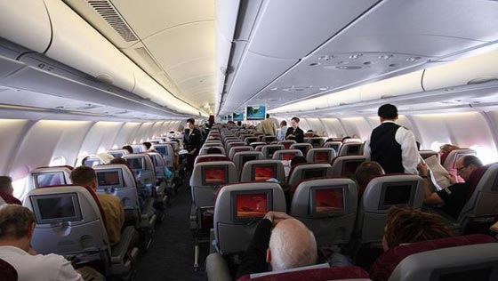 خبيرة طيران تكشف عن اكثر الاماكن قذارة على متن الطائرة صورة رقم 2