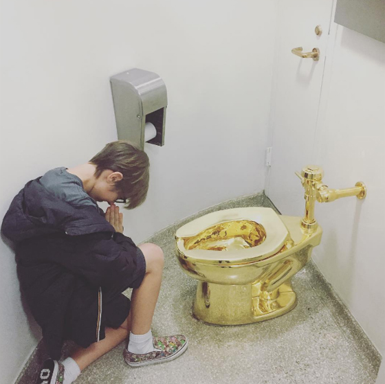  جنون المرحاض الذهبي: مغطى بالذهب وثمنه 2.5 مليون دولار! صورة رقم 7