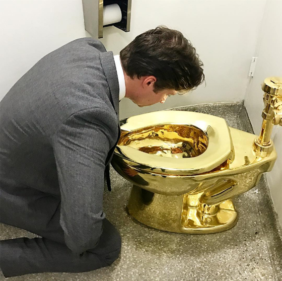  جنون المرحاض الذهبي: مغطى بالذهب وثمنه 2.5 مليون دولار! صورة رقم 6