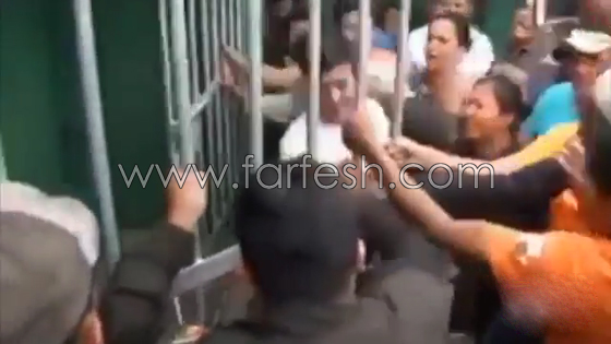 فيديو: اهالي غاضبون يقتحمون السجن ويعدمون رجلا اغتصب وقتل طفلة صورة رقم 2