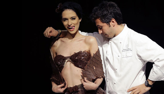 فساتين من الشوكولاتة والمارشميلو والبون بون في عرض للازياء بلبنان صورة رقم 5
