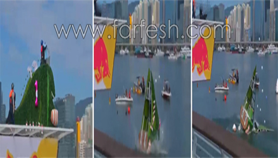 يقفزون مع شخصيات كرتونية شهيرة في مياه هونغ كونغ.. فيديو صورة رقم 2
