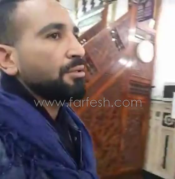 فيديو فنّان مصري يتلو القرآن ويؤم المصلين.. لن تصدق من هو! صورة رقم 1