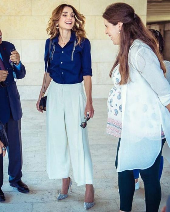 صور الملكة رانيا في اطلالات عصرية راقية مفعمة بالانوثة صورة رقم 10