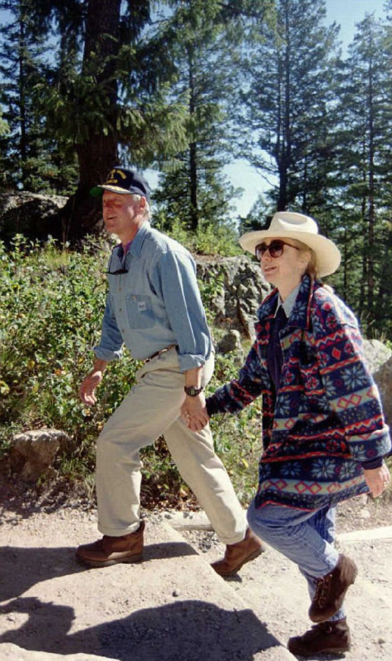 هيلاري كلينتون حرصت على ارتداء جاكيت احبته مدة 20 عاما.. صور صورة رقم 6