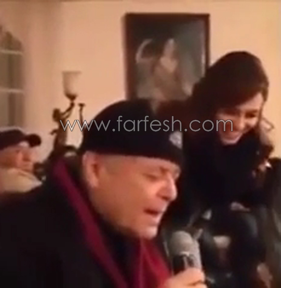 فيديو نادر النجم الراحل محمود عبد العزيز يغني  قبل رحيله صورة رقم 2