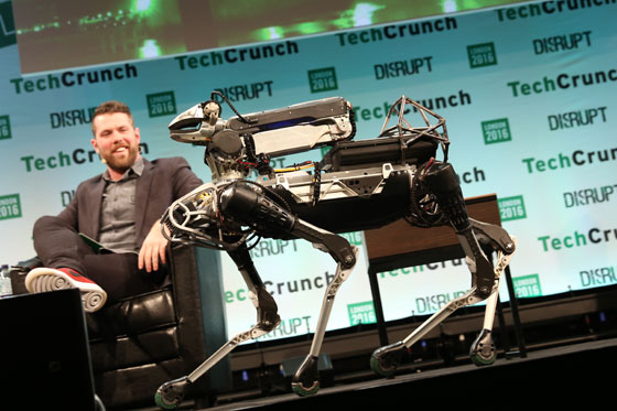 احدث اختراع: روبوت بـ4 أرجل وذراع في ظهره يقوم بحركات مذهلة صورة رقم 5