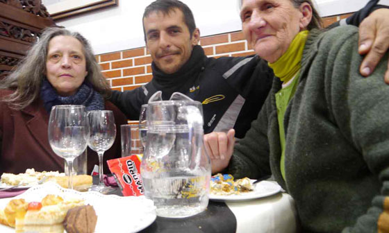  مدريد: 7 طهاة بدشنون مطعم (روبن هود) لاطعام الجائعين المشردين صورة رقم 4