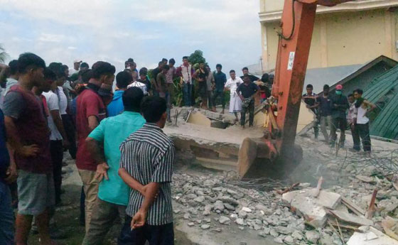  زلزال عنيف يضرب اندونيسيا بقوة 6.5 درجة ويتسبب بمقتل العديدين صورة رقم 5