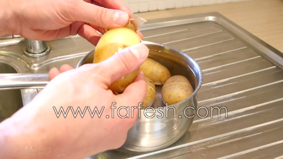  بالفيديو: هل تعرف كيف تقشر البطاطس المسلوقة دون سكين؟ صورة رقم 6