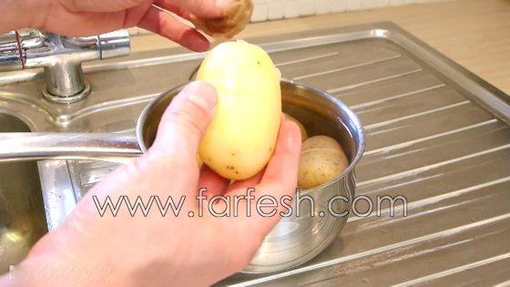  بالفيديو: هل تعرف كيف تقشر البطاطس المسلوقة دون سكين؟ صورة رقم 7
