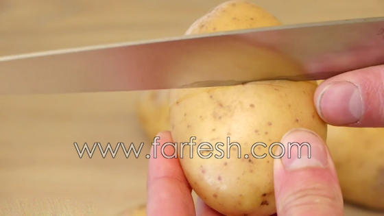  بالفيديو: هل تعرف كيف تقشر البطاطس المسلوقة دون سكين؟ صورة رقم 3