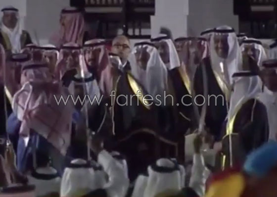 فيديو: الملك سلمان يشارك في رقصة شعبية في المنامة مع ملك البحرين صورة رقم 1